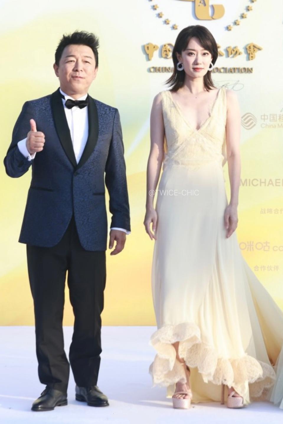 女明星为什么忍痛穿尖头高跟鞋,女明星穿超高防水台高跟鞋