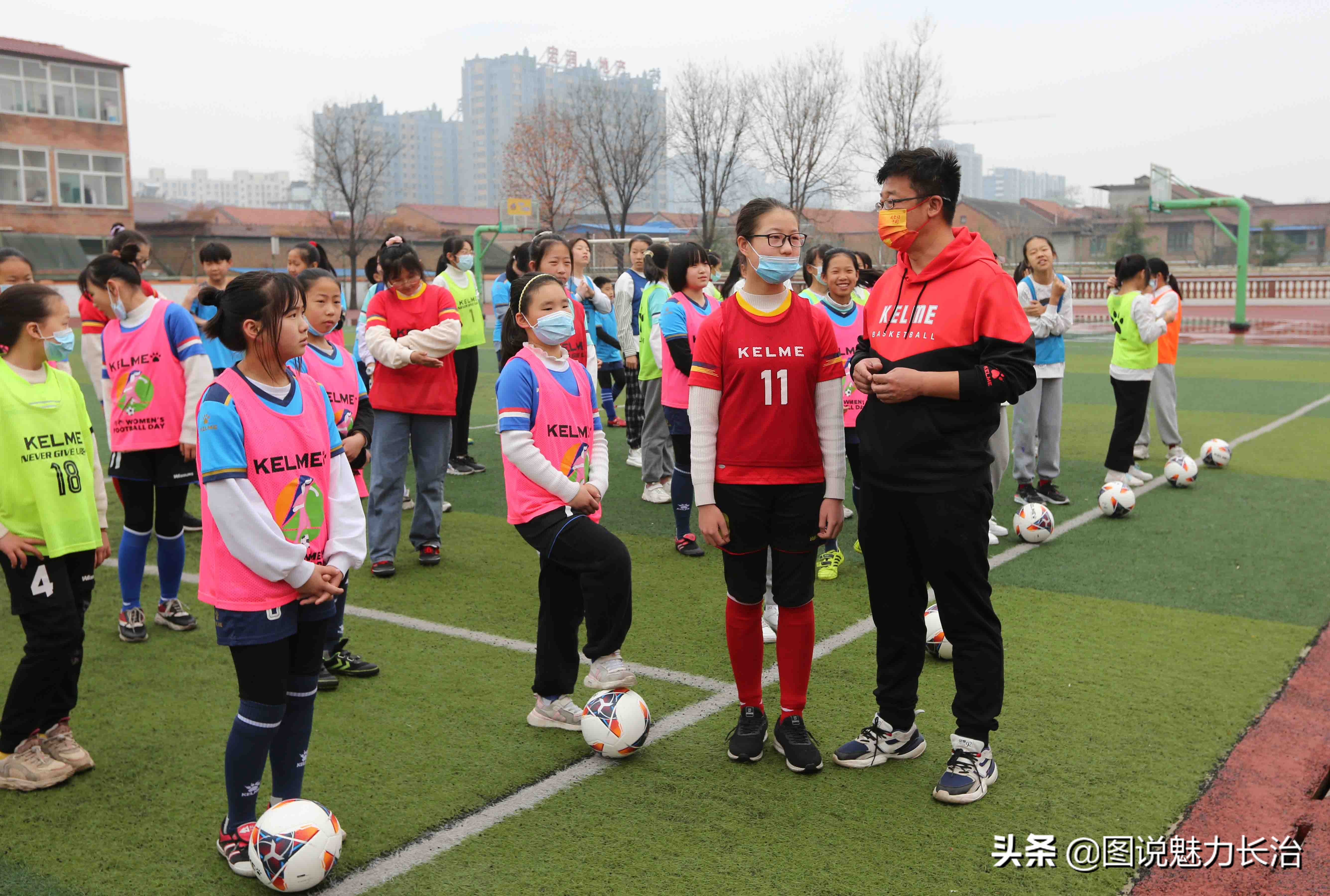 春雨助兴2022年亚足联女足日女孩足球节长治活动在东关小学举行