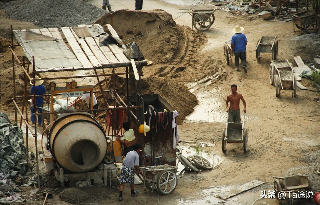 江苏小伙3年帮亡父还清739万债务，跪在墓前痛哭：您可以安心去了
