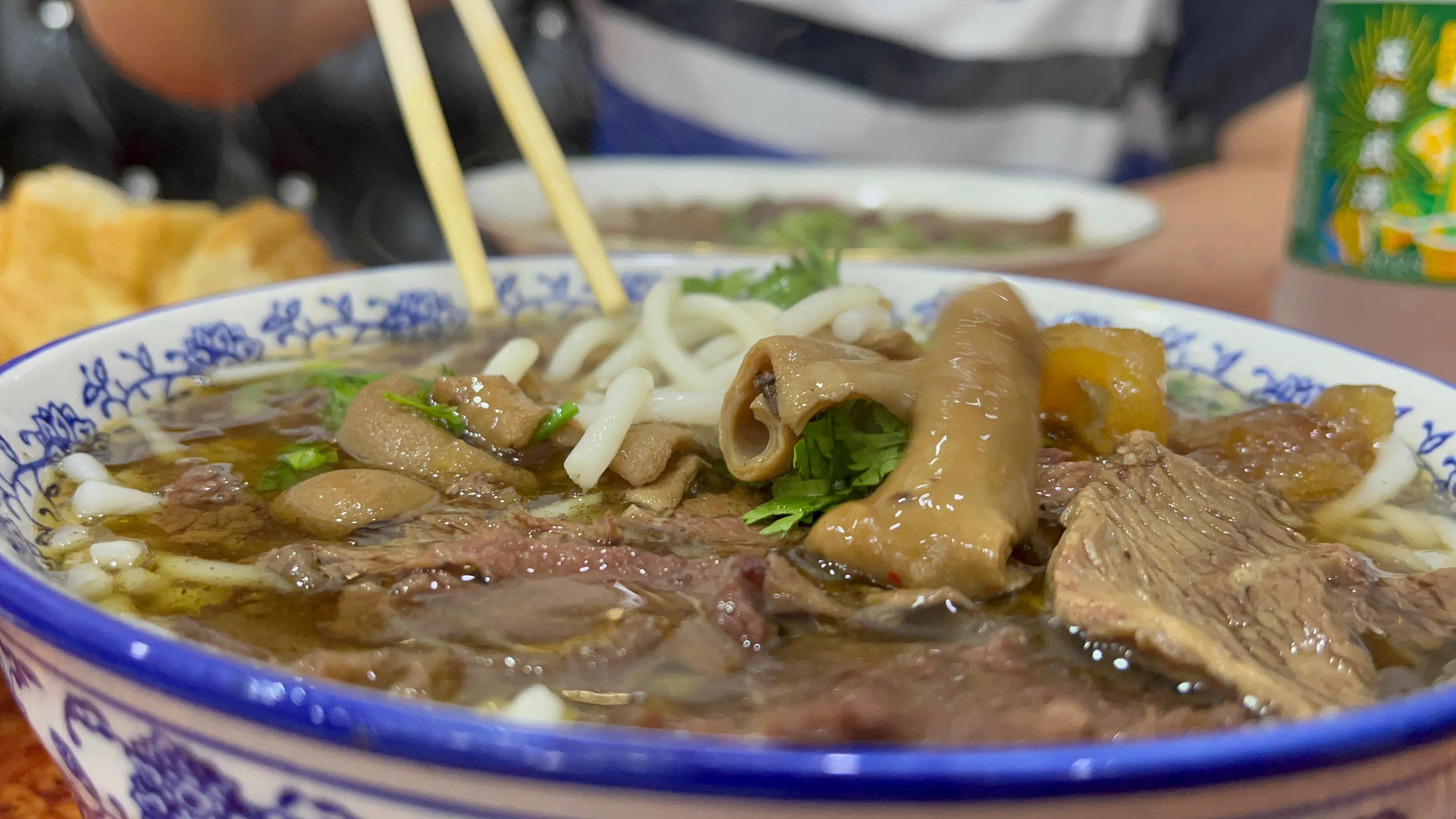 武汉最好吃的牛肉粉在哪里,武汉牛肉粉汤底