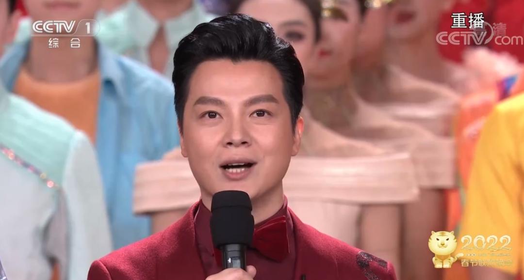 主持人任鲁豫获奖感言,任鲁豫主持人获金鹰奖领奖现场