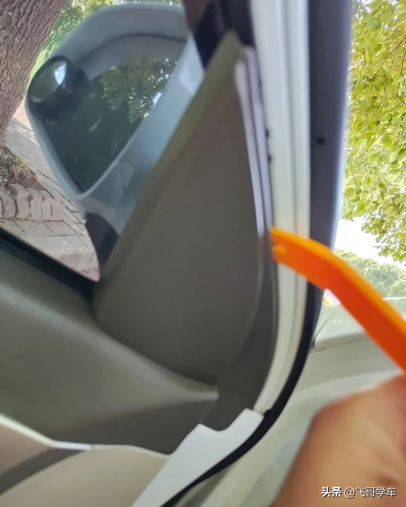 别克凯越车门锁异响和跳动,凯越锁车或者开锁反复跳动