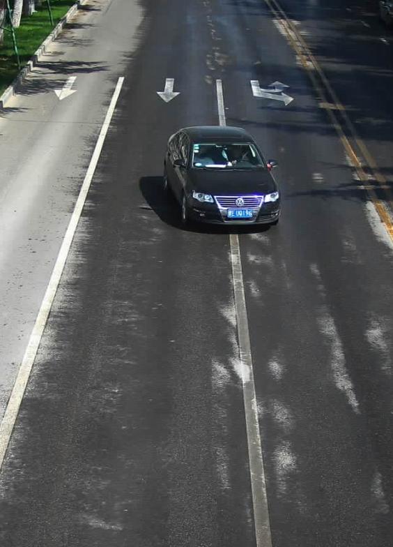 晋E26758、晋EVW688...实线变道曝光！