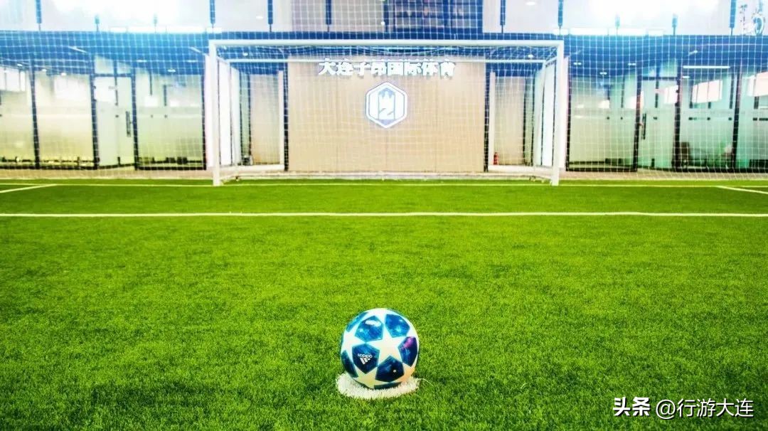 人山人海的足球比赛开场,大连人足球赛事