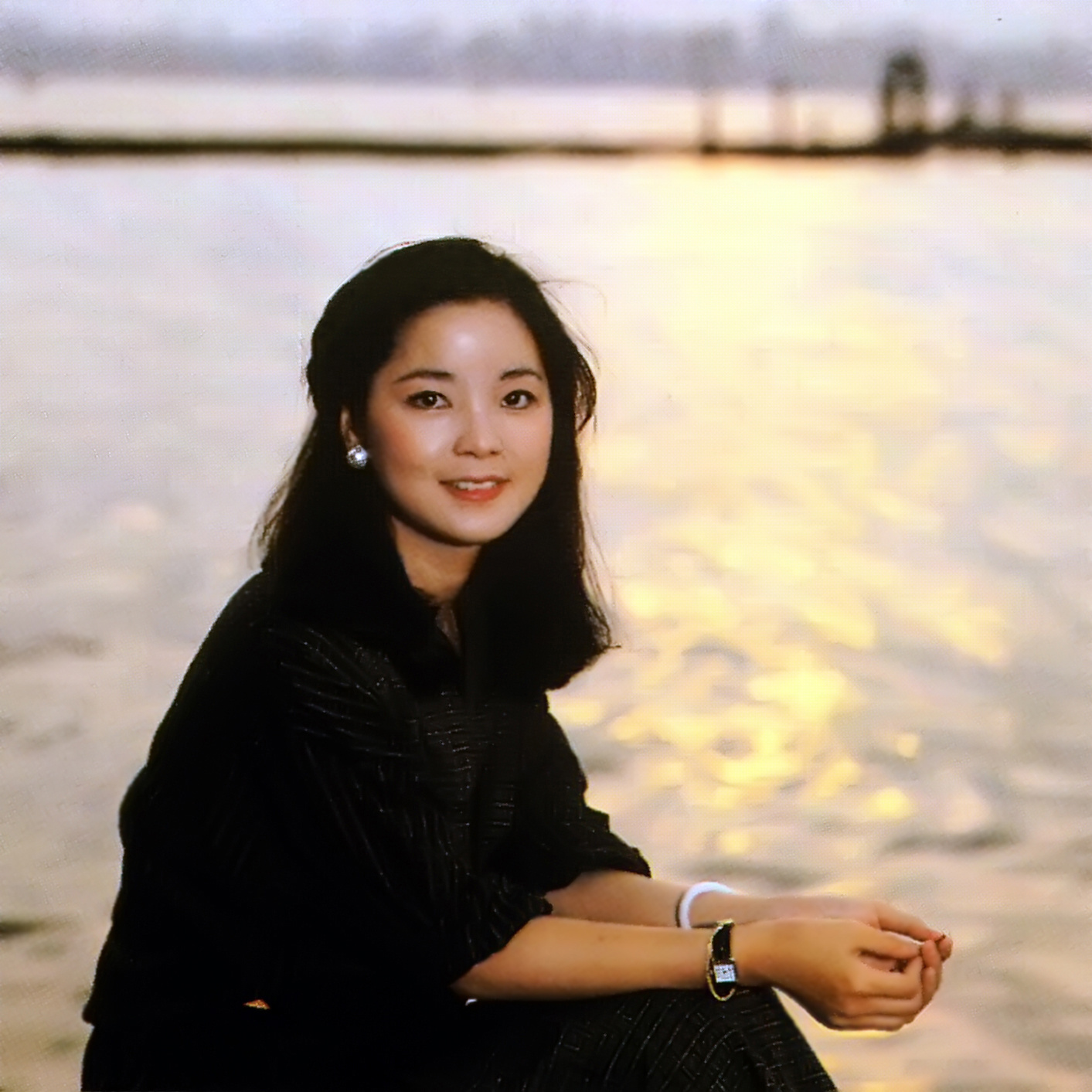 成龙为什么娶林凤娇而不娶邓丽君,成龙为何不选邓丽君而选择林凤娇