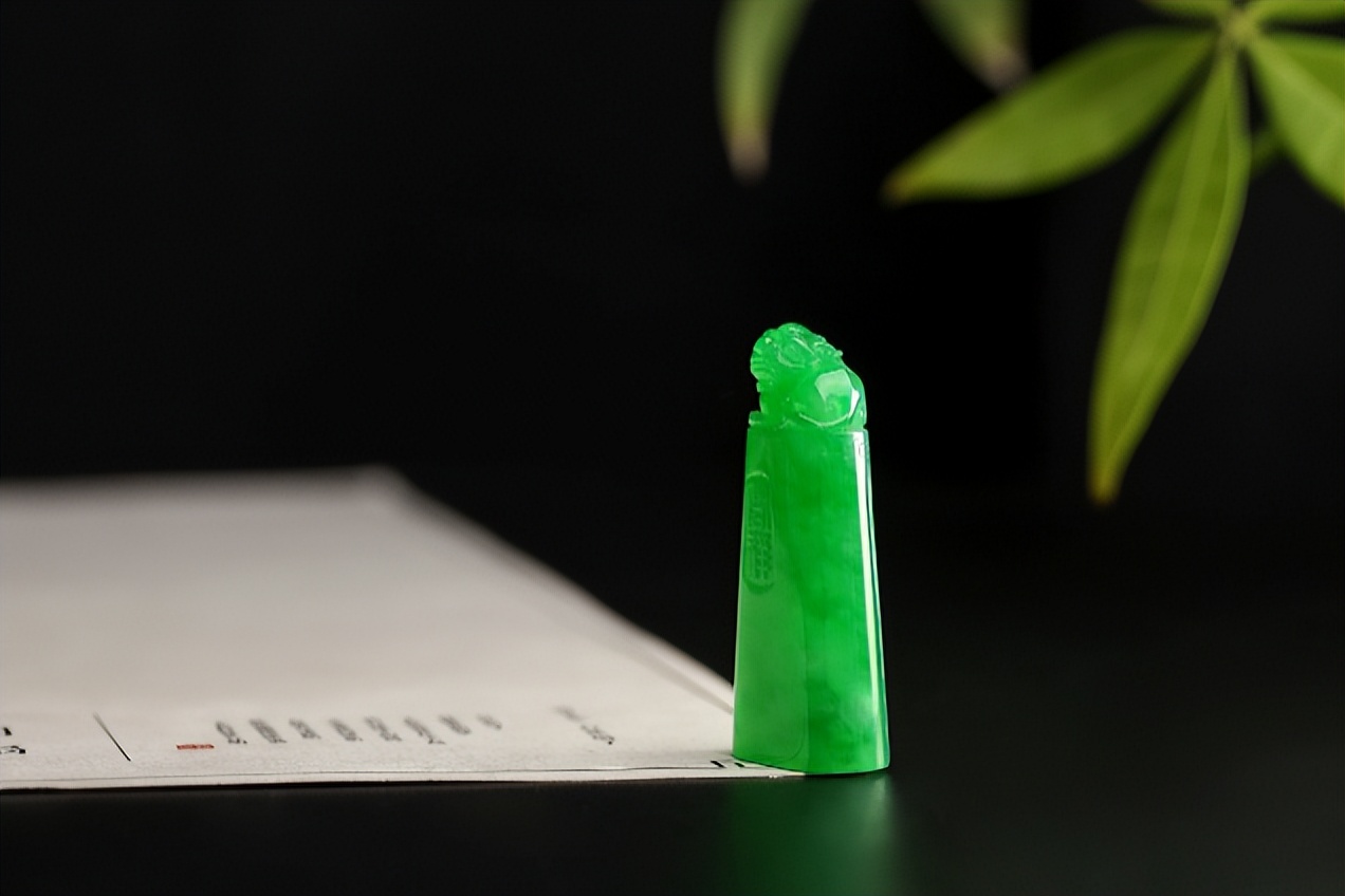 很糯的翡翠值钱吗,翡翠看着冰糯价格低怎么回事