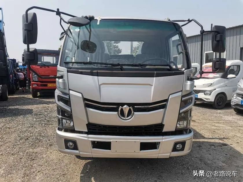 奥驰轻卡v2,飞碟奥驰x2和奥驰v2的区别