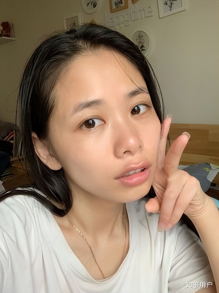 雅诗兰黛精华干皮推荐哪一款,适合干皮用的雅诗兰黛系列