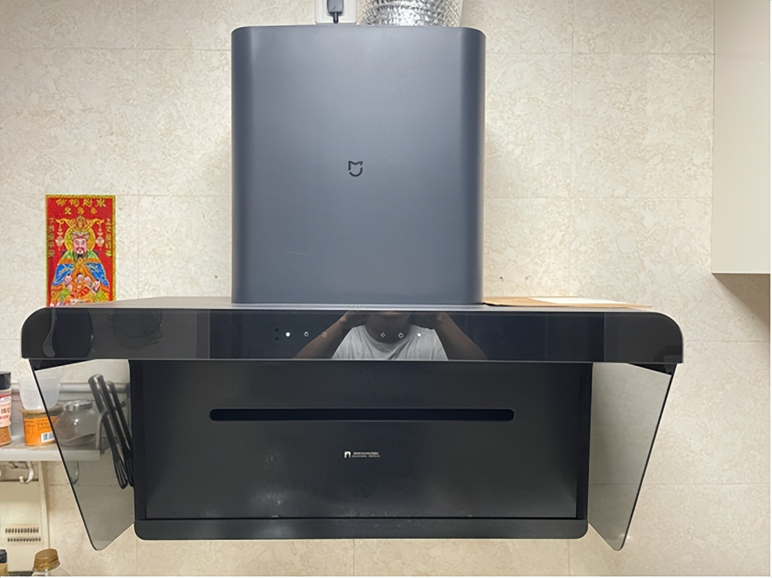 油烟机怎么选不占地方还好看,油烟机和燃气灶有必要买贵的吗