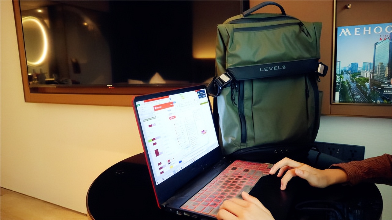 地平线8号双肩包穿搭,地平线8号双肩背包