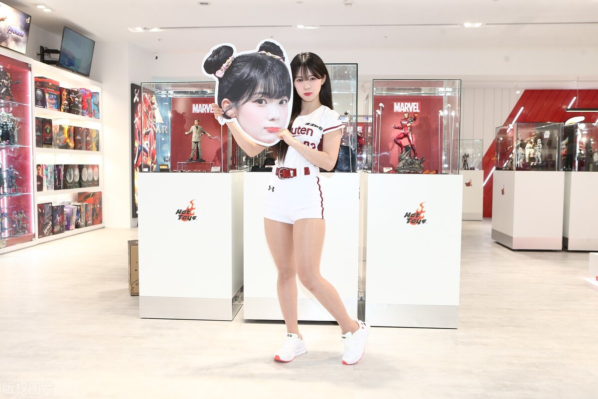 韩国高人气啦啦队正妹李多慧亮相HOT TOYS一日店长活动