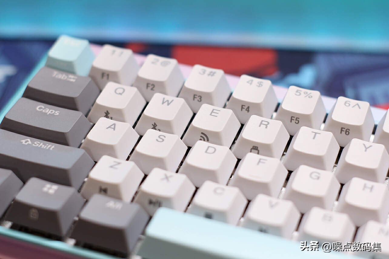 杜伽k330w热插拔机械键盘体验,杜伽k310樱桃黑轴键盘测评