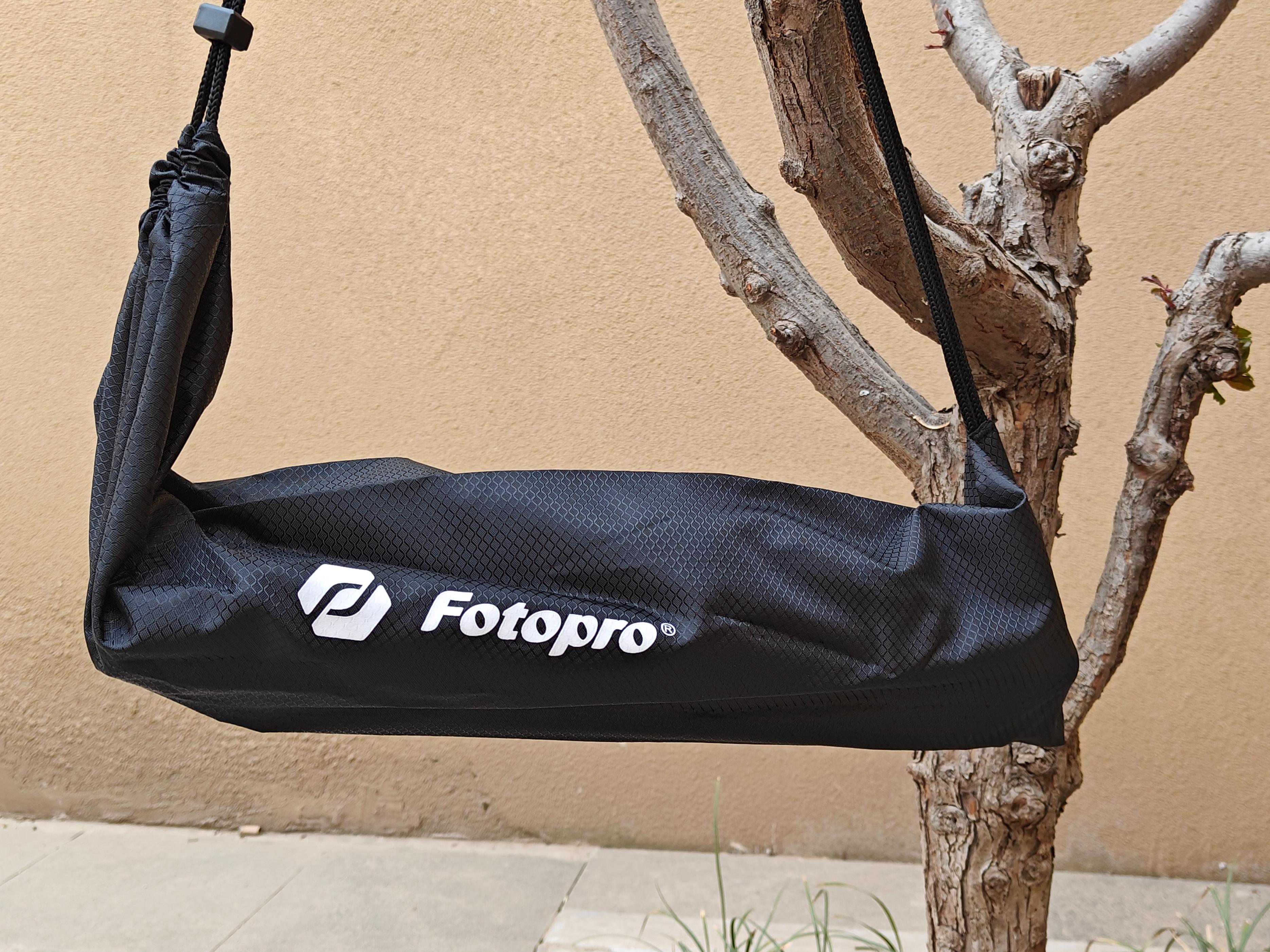 轻便小巧的自拍三脚架,多功能充电运动相机三脚架推荐