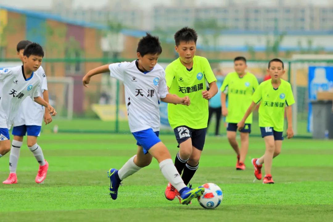 “十城带百县”助力乡村振兴｜“石榴籽一家亲”*疆新**和田足球小巴郎天津夏令营足球友谊赛在津举行