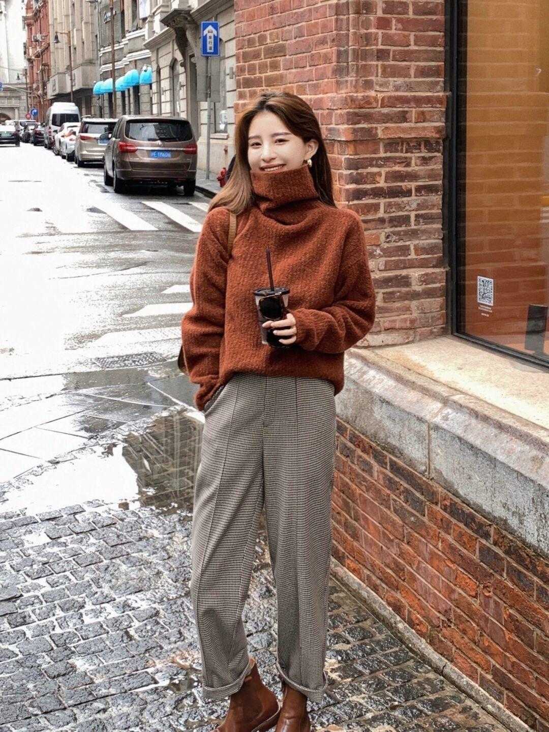 冬天搭配大衣的中长款毛衣,最高级的搭配大衣毛衣你会搭吗