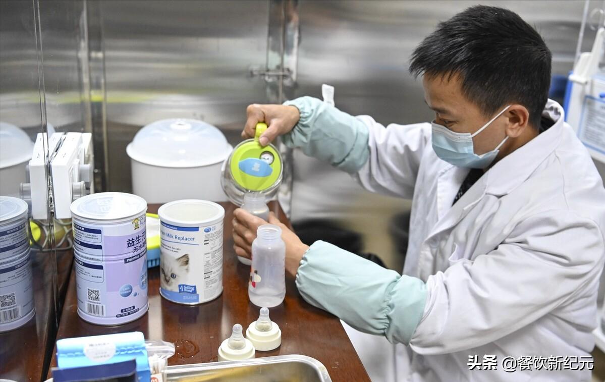 同一罐奶粉，为啥超市卖180，网上却卖80？奶粉厂离职员工揭内幕