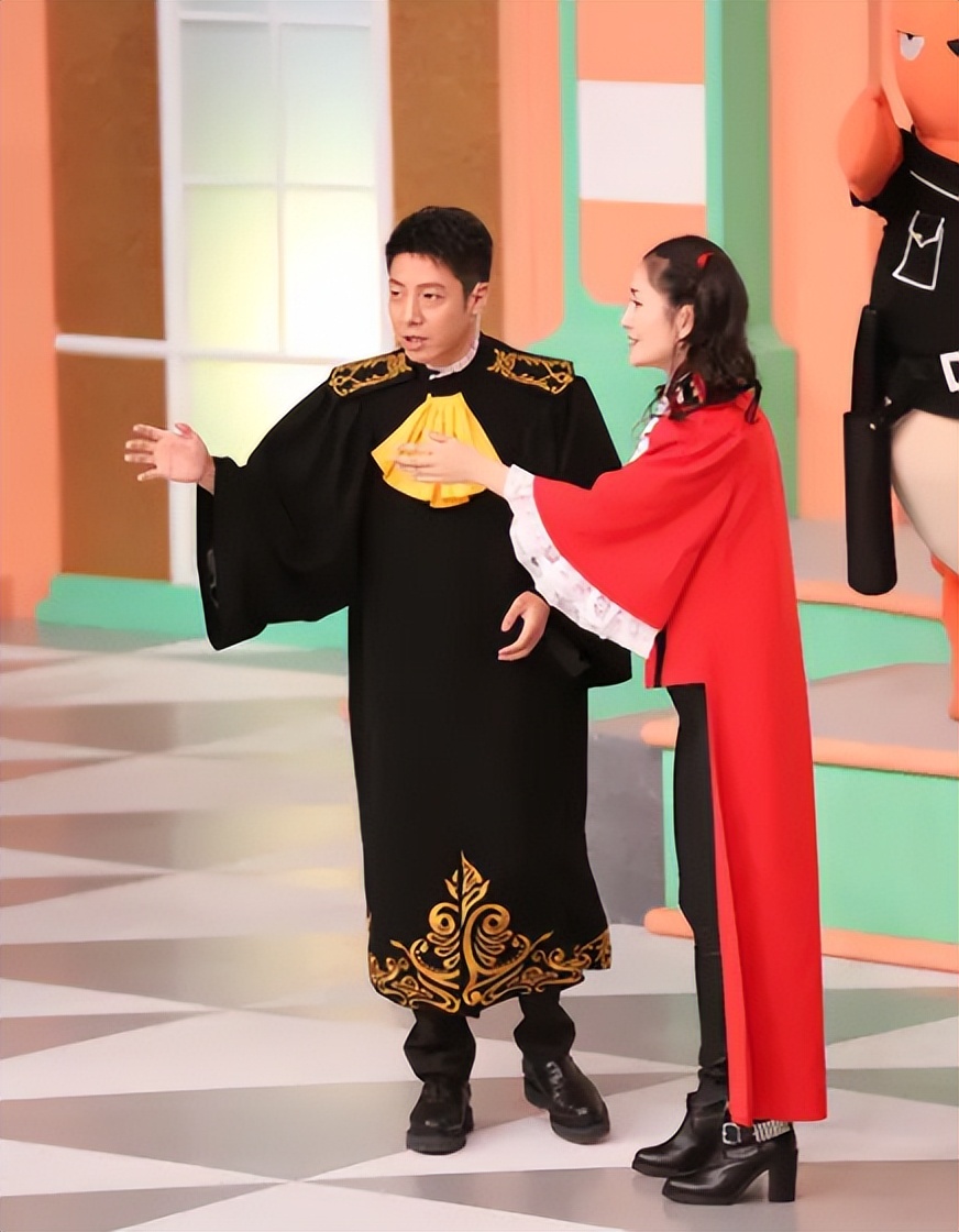 谢娜为什么会被何炅三次直呼其名,46岁的谢娜现在怎么样了