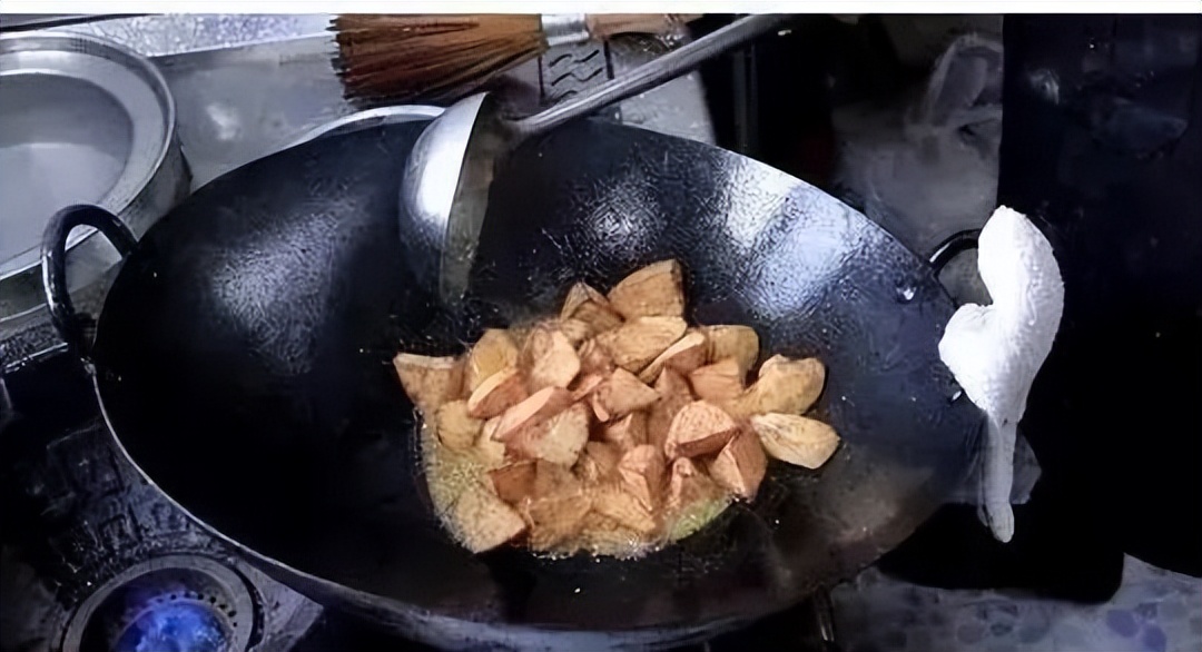 红薯拔丝怎么做才能拉丝,拔丝红薯怎么做才酥脆好吃