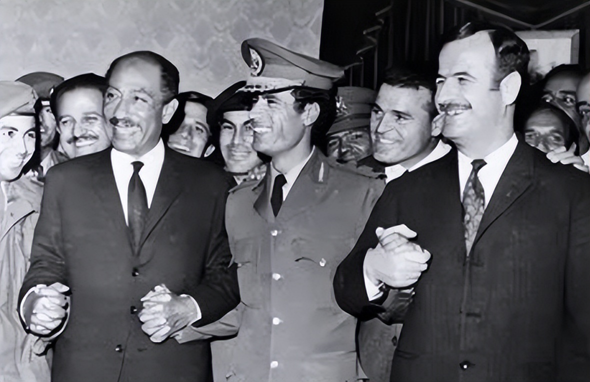 埃及萨达特遇刺背后真凶,埃及萨达特阅兵被刺杀后续