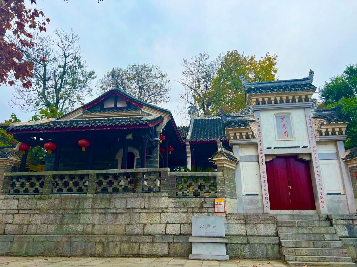 青岩古镇旅行攻略哪里实惠,青岩古镇旅行攻略哪里实惠点好