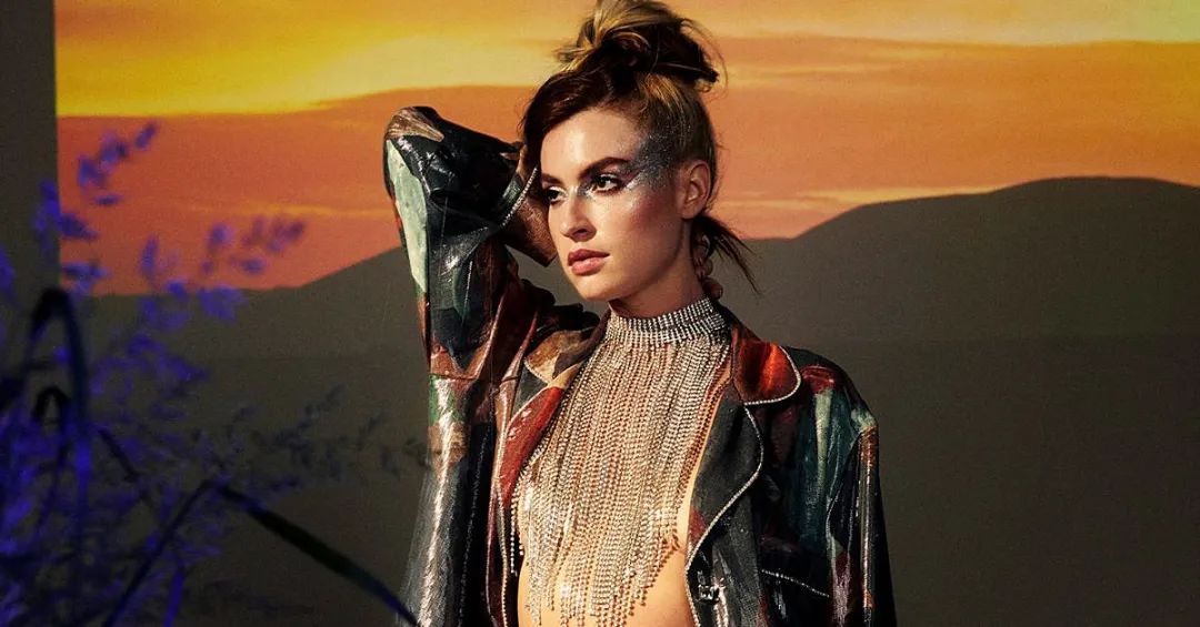 她半裸，姬情，写歌怼前任