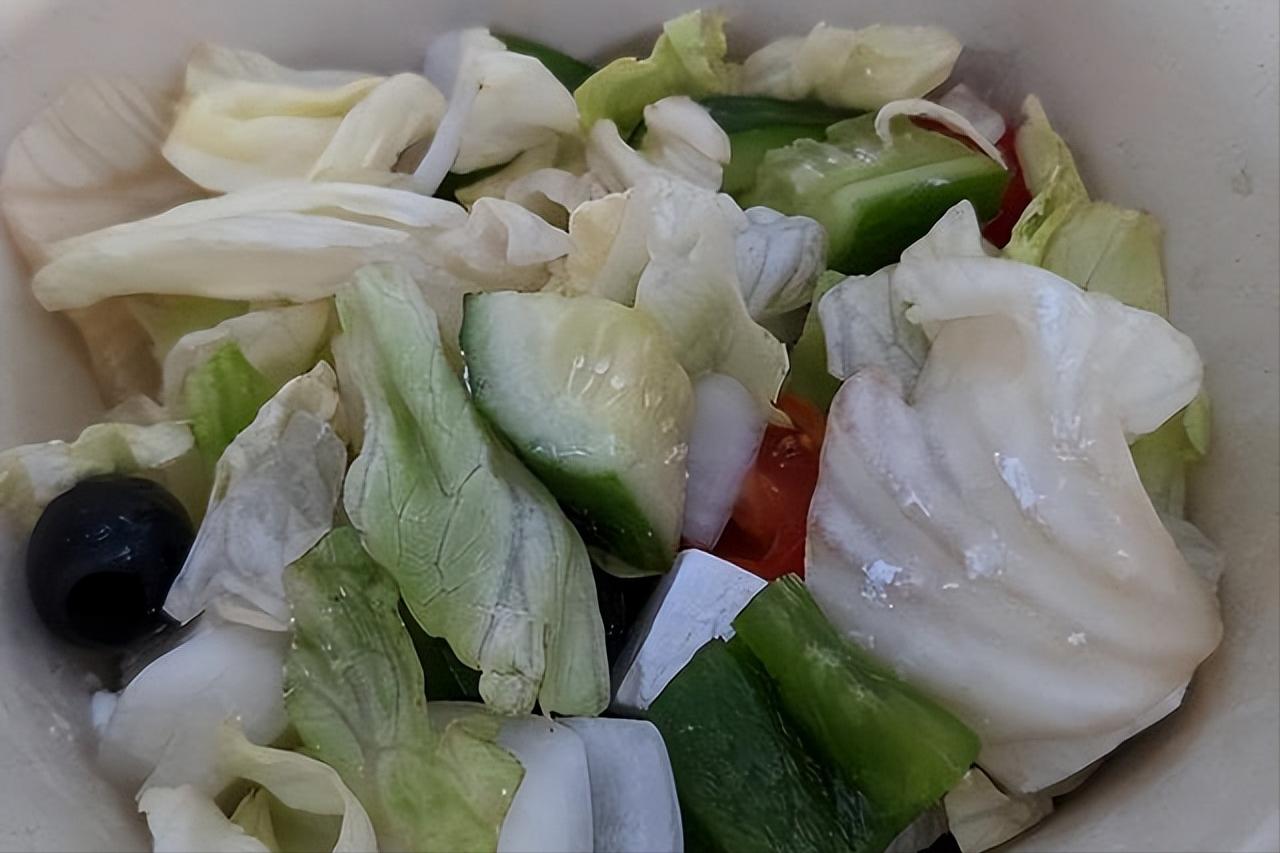 卡塔尔世界杯任性到家:无酒精啤酒尬坏赞助商,天价沙拉被吐槽…