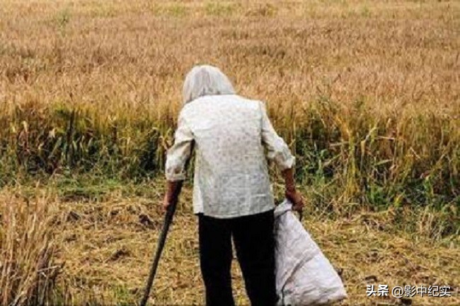 2014年重庆85岁老太惨遭遗弃，冻死在儿子家门口，4名不孝子获刑