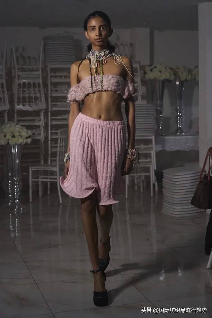 现实中的皇帝的新装,皇帝的新装设计