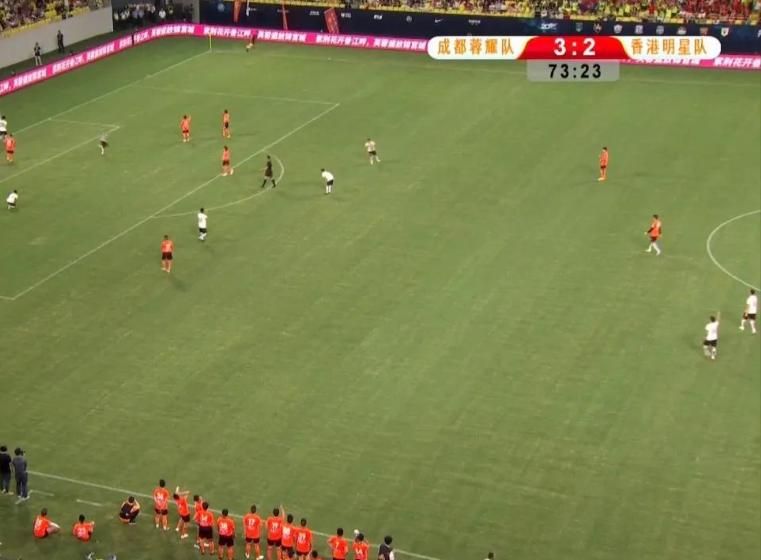 香港足球队黄日华踢人是真的吗,陈百祥对黄日华踢球看法