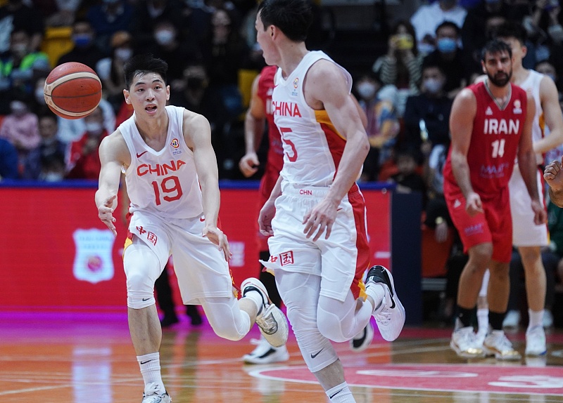 两战19+5+4+4！19岁超新星攻守兼备，坐稳国家队首发，获乔帅欣赏