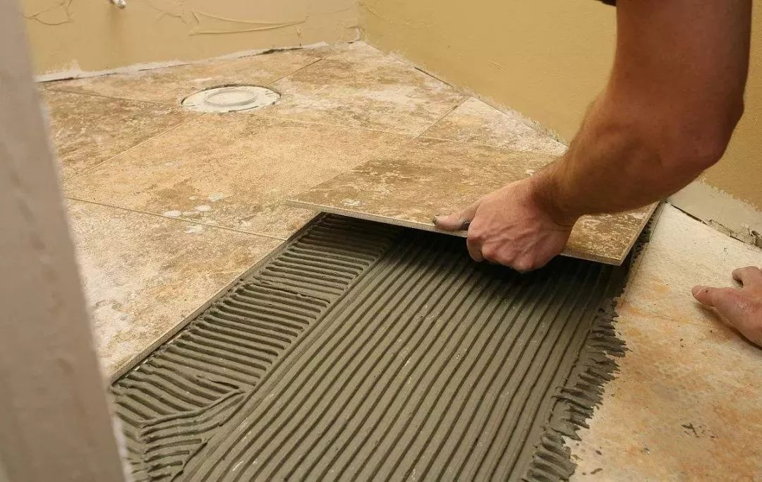 为什么装修师傅不建议用瓷砖胶,装修师傅用瓷砖胶多