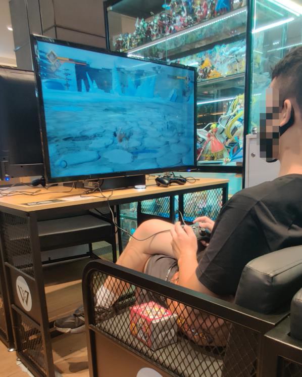 我在没有店员的共享主机店待了一天