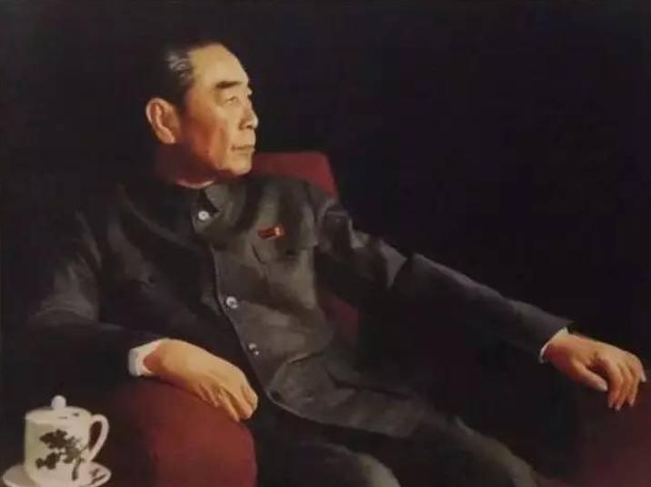 1949年，众人力劝毛主席搬进中南海，毛主席：我不搬，我不做皇帝