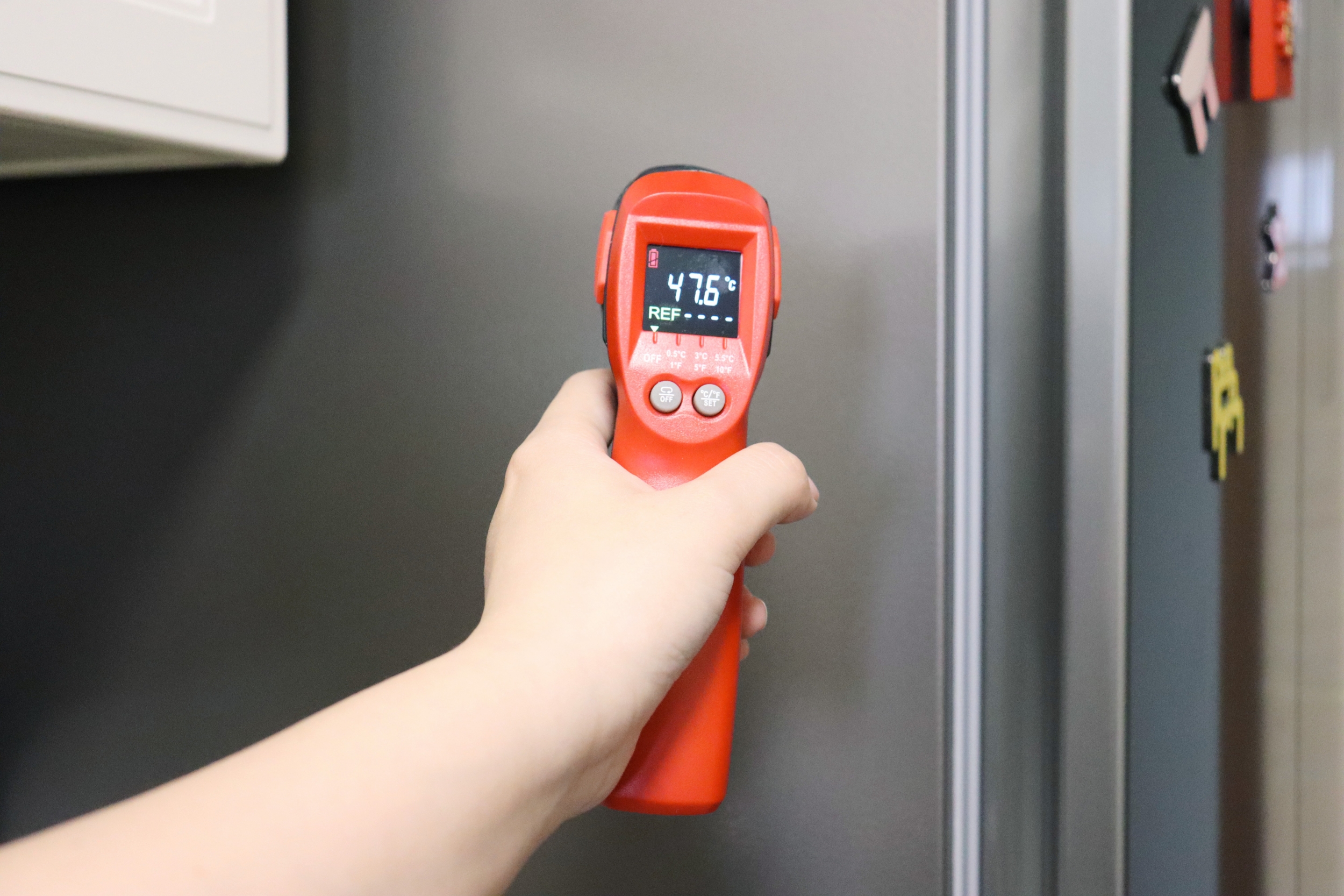 嵌入式冰箱为什么都是2台 (为什么嵌入式冰箱总是翻车)