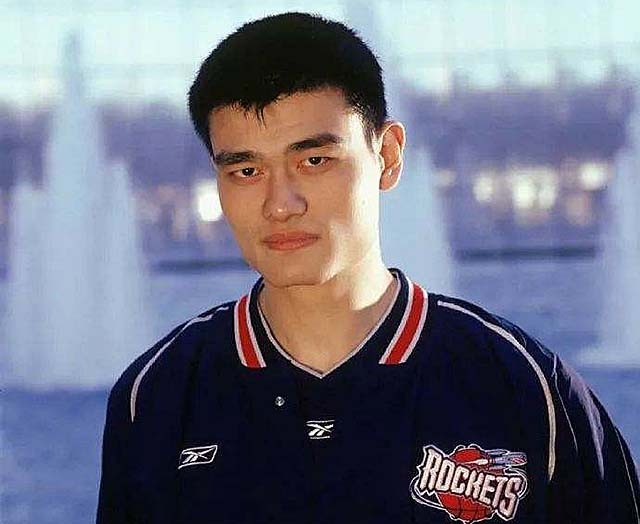 姚明和老婆叶莉成全场焦点,姚明妻子叶莉的简历