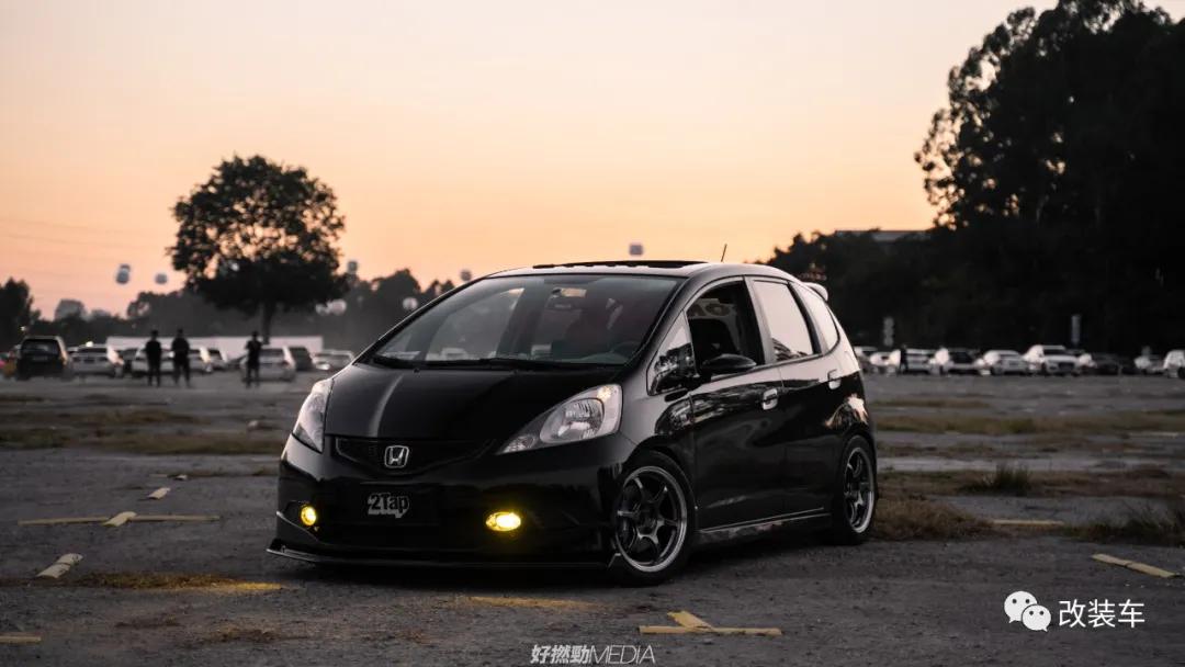00后小姐姐也爱玩本田飞度，这个车系到底有什么魔力？