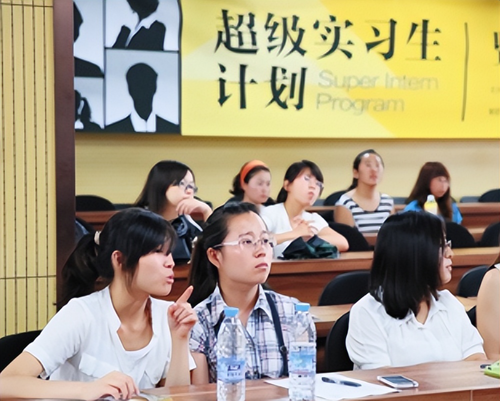 23岁用苹果手机有问题吗？上海一女大学生遇到奇葩招聘，后续来了