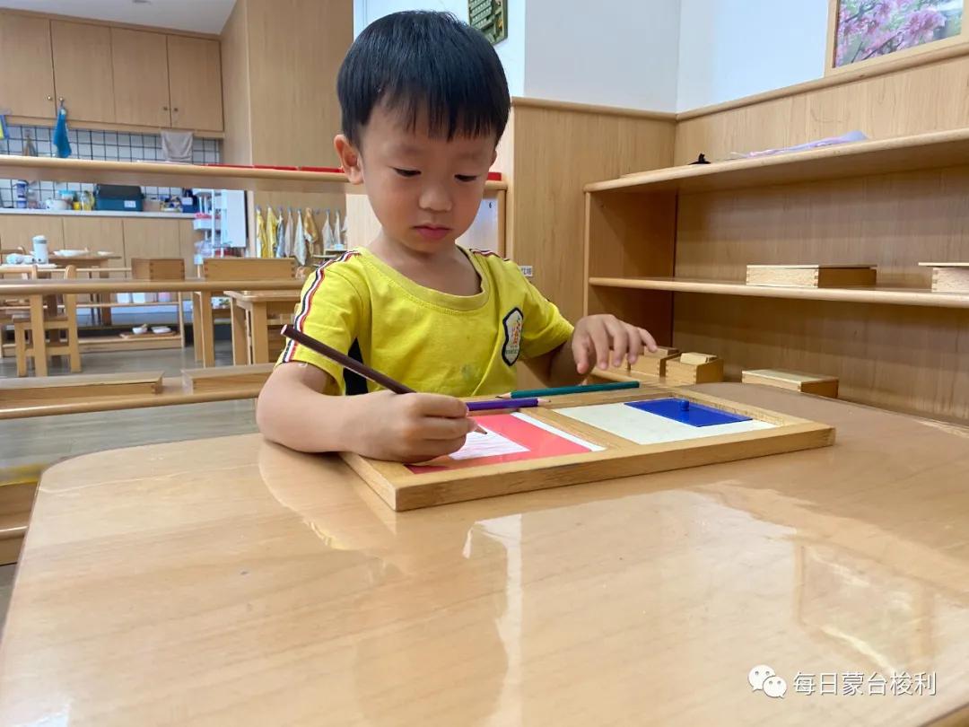 小孩通过哭闹要挟父母实例,当孩子用哭要挟时如何应对