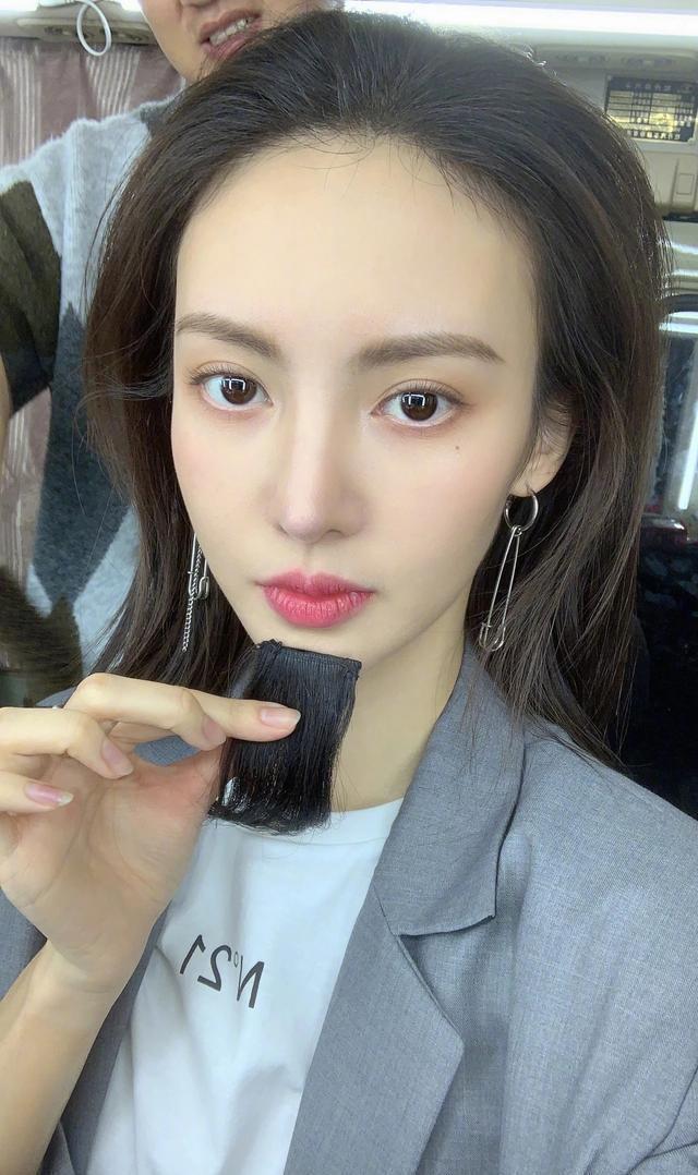 年纪大了为什么头发稀疏了,随着年龄增长头发变稀疏正常吗