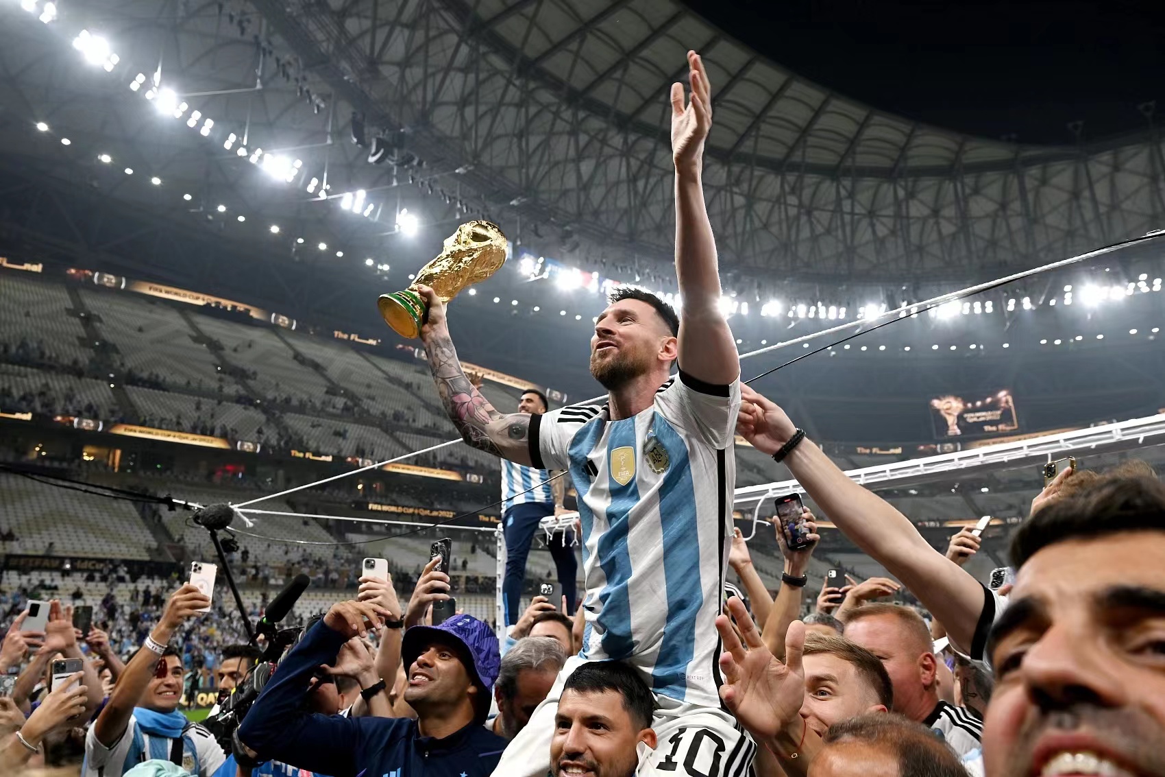 球王梅西的第8个金球奖,梅西金球奖第5座颁奖视频全程