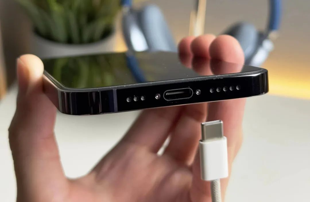 iphone15和iphone14pro充电对比,iphone15和14可以互相充电吗