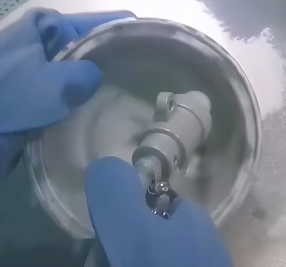 日立电饭煲怎样拆卸维修,日立电饭煲上盖拆解