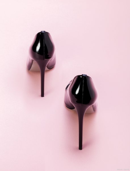 高跟鞋多高的跟最舒适,高跟鞋的鞋跟怎么选最合适