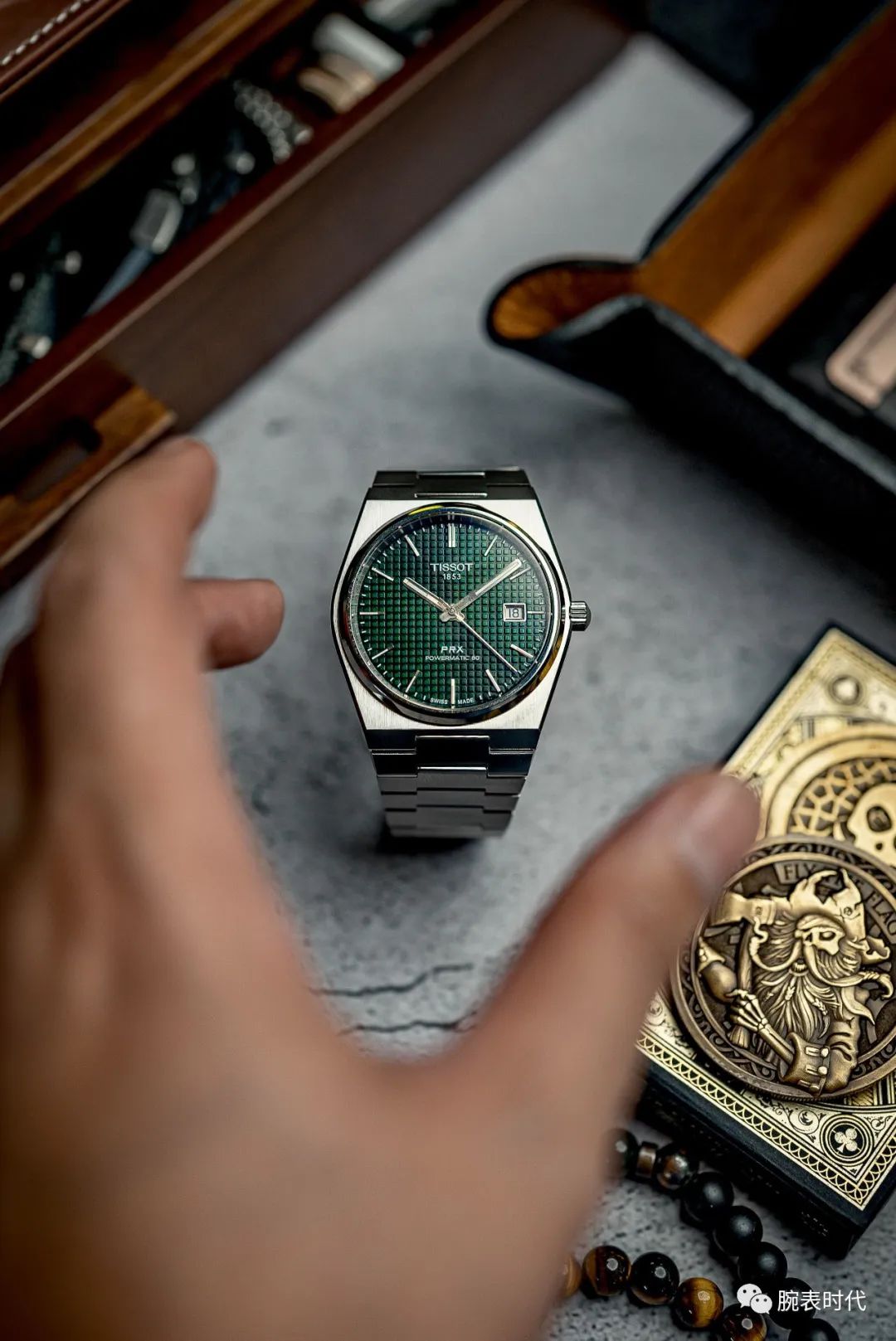 天梭prx和风度绿盘哪个好,天梭超级玩家prx石英白表盘和绿盘