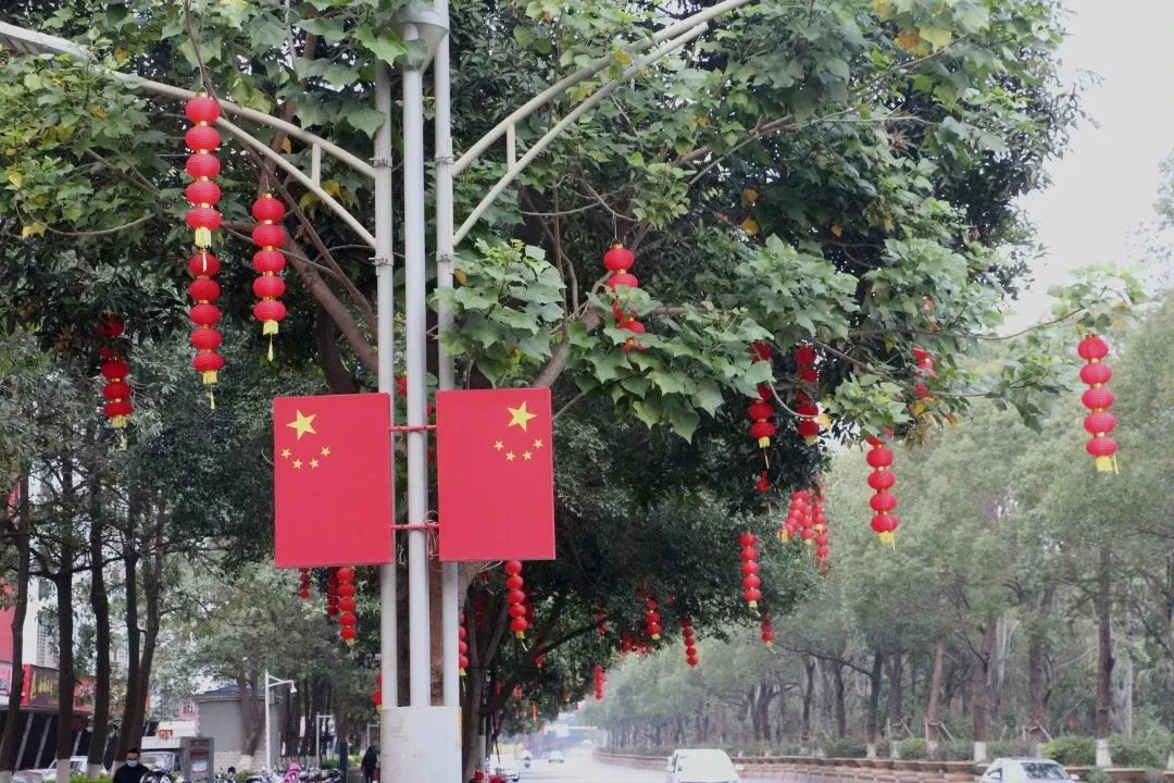 新春走基层年渐近年味浓,新春走基层石头村高挂迎客来