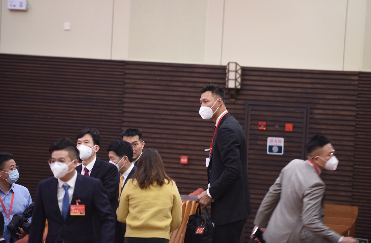 易建联和荆灵婚礼,易建联娶巴西宝贝