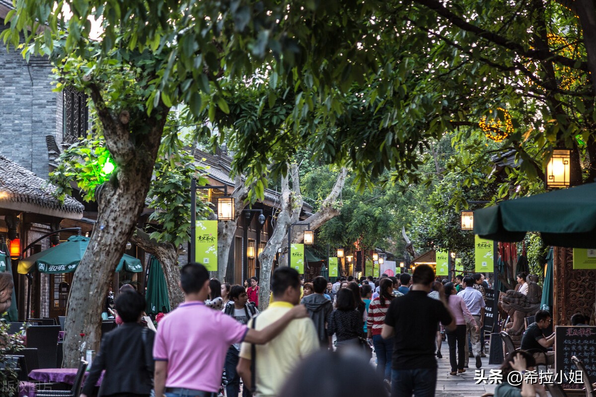 成都到乐山途中有哪些旅游景点,四川成都附近的旅游景点有哪些
