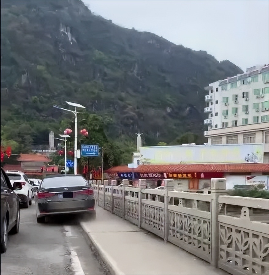 开车上路不认识这5组标志,开车认不清这8种标线小心扣分