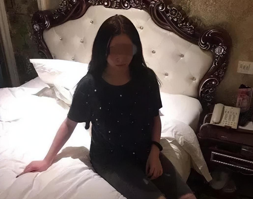 51岁大姐醉酒被人扛走,江苏51岁大姐醉酒被人扛走