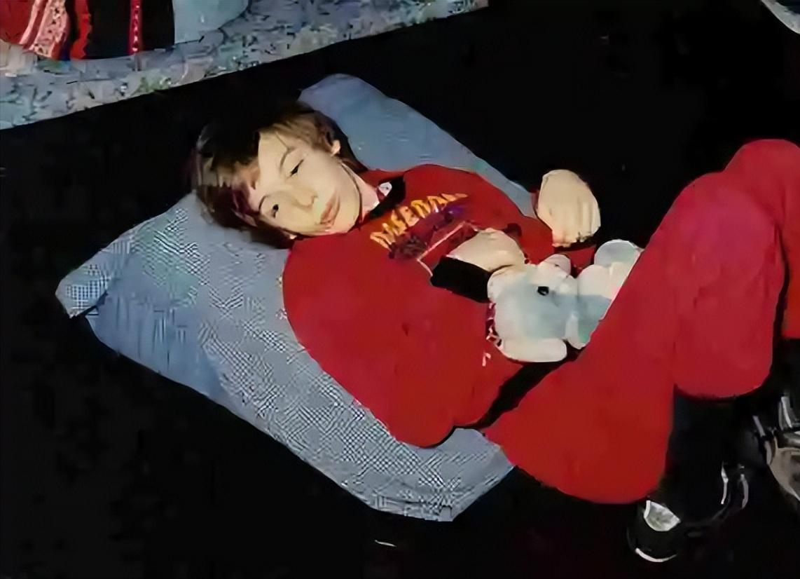 幽灵男孩马丁卧床14年,幽灵男孩马丁患病卧床